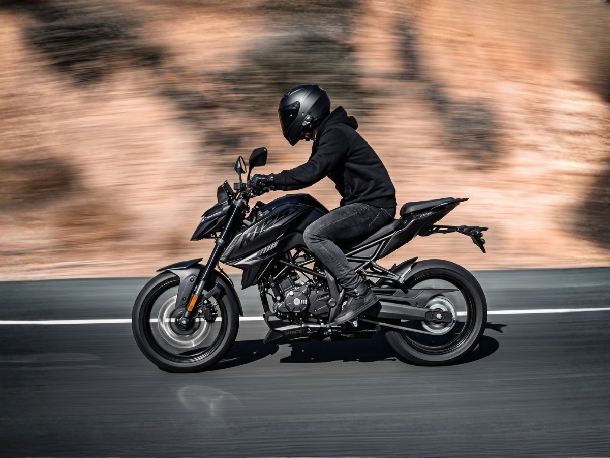 Voge-125RS-accion-1