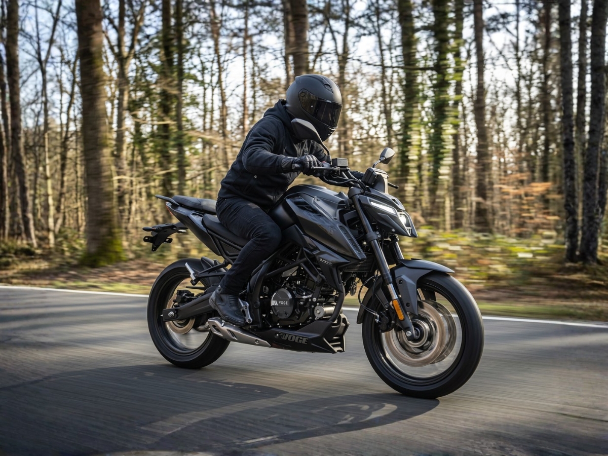 Voge-125RS-accion-2